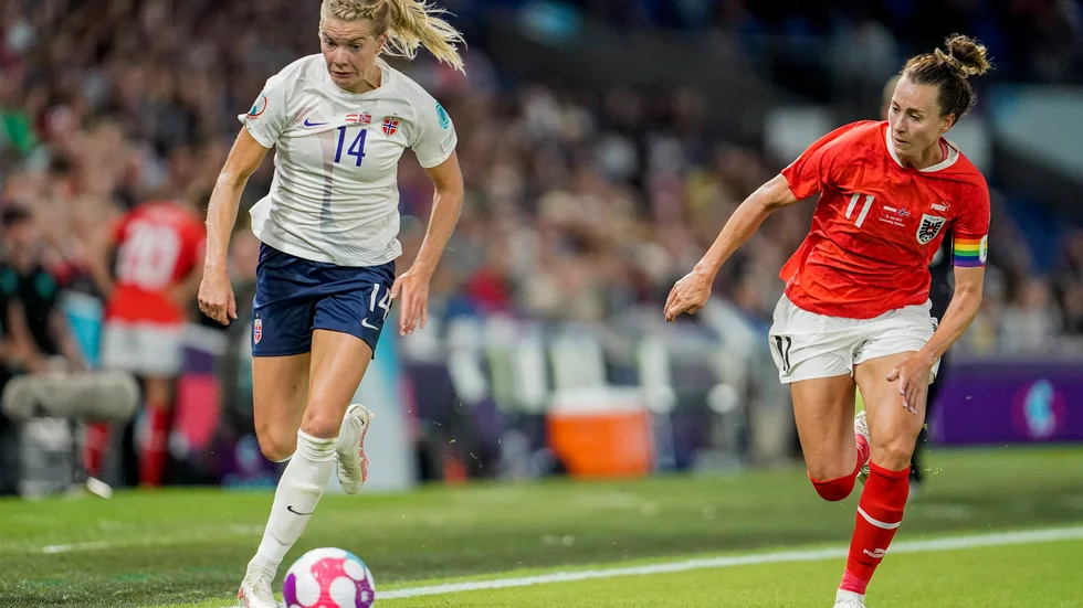 Norge och Ada Hegerberg, i vitt, är utslagna ur EM.