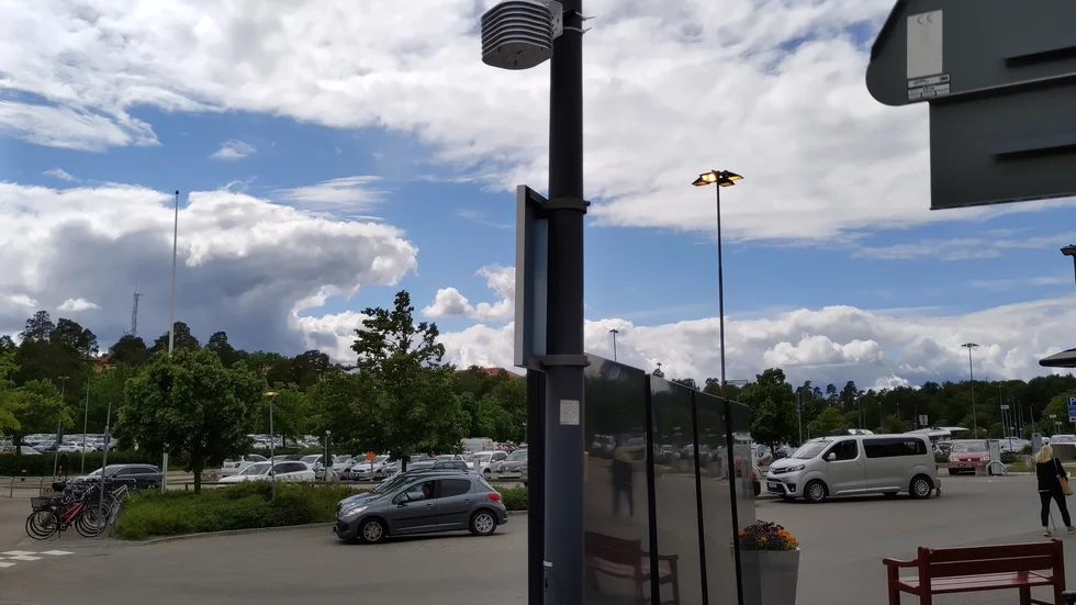 Den som är uppmärksam kanske har sett någon av sensorerna som sitter uppsatta runt om i Linköping. Det finns ett 50-tal i Norrköping och Linköping. 