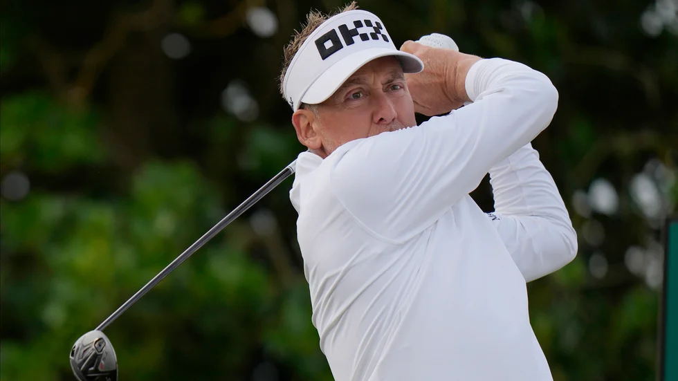 Ian Poulter buades ut när han slog ut på The Open.