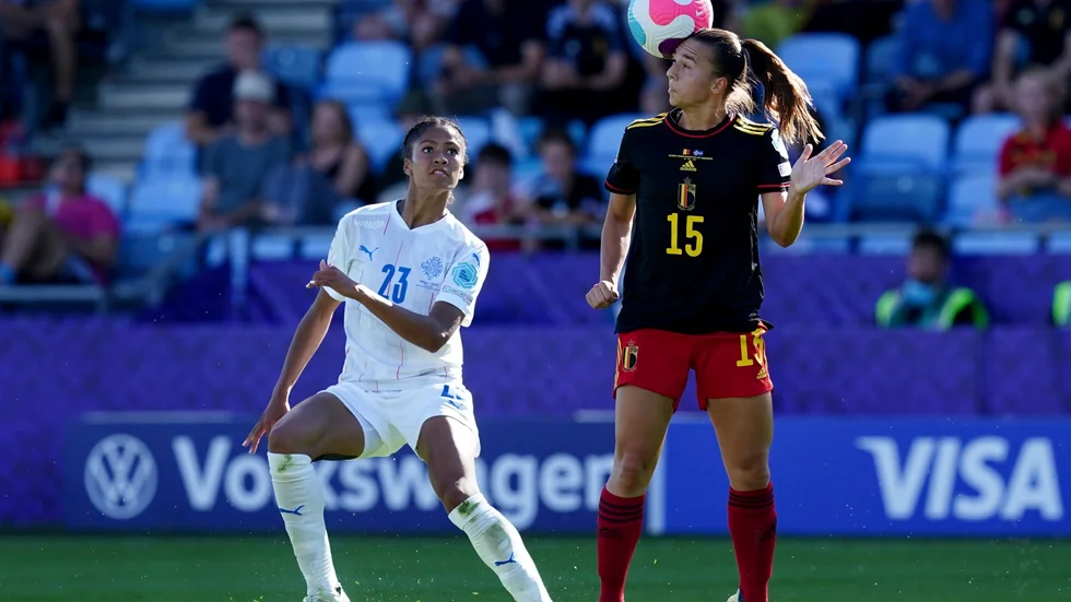 Sveindis Jonsdottirs Island fick nöja sig med 1-1 mot Belgien.