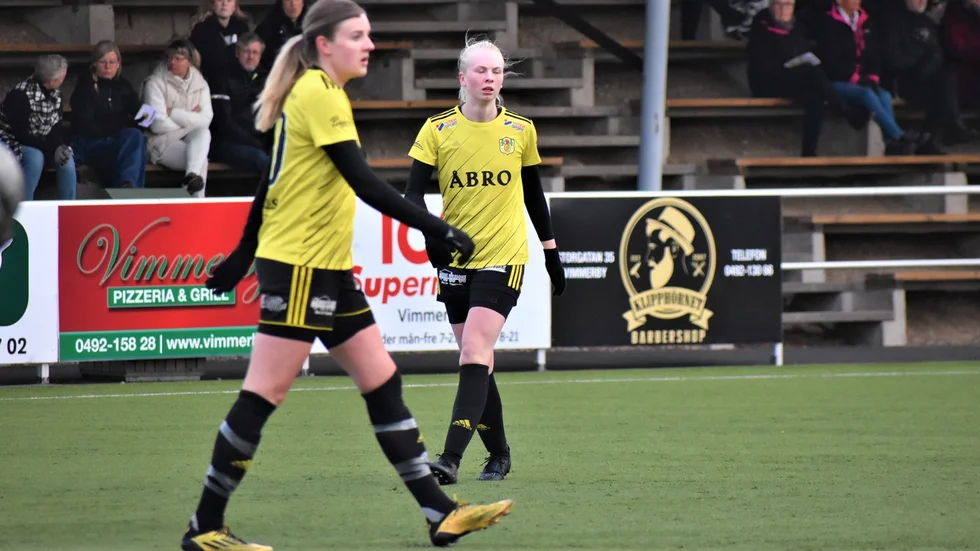 Nathalie Johanssons och Stina Kägu Bragsjös Vimmerby IF har nu sex poäng upp till serieledning.