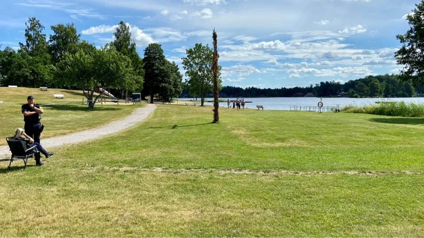 Polisnärvaro vid Djulö under söndagen. Samma dag greps och anhölls en person, skäligen misstänkt för mord. 