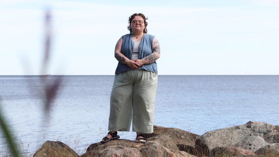 Hudlöst, personligt och kreativt. I sin diktsvit ”Kroppar i myrmarken” blottar Lo Ragnar Lindström en stor del av sig själv. Nu har dikten nått flera tusen läsare efter att den vunnit tävlingen ”Min eld”.