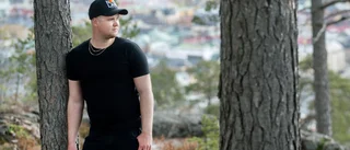 Axel flyttade för jobb – har letat bostad ett år • ”Har ingen chans mot entreprenörer i en budgivning”