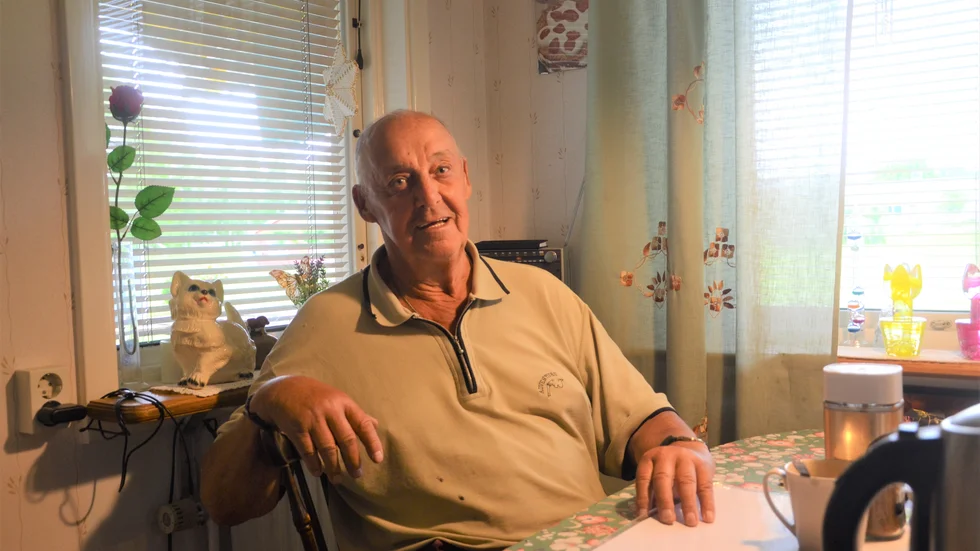 Lennart Pettersson bor granne med den övergiva bostadsrätten där ingen setts till på över 10 år. Han är glad i dag.