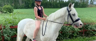 Ny succé för 9-åriga dressyrryttaren Elna Asplund: "Bra gjort i starkt startfält"