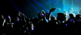 Två misstänks för brott efter olaglig konsert