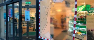 Inbrottstjuvar slog till mot apoteket – vittnen såg två personer krossa rutan