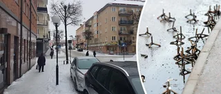 Snöröjare hittade fotanglar i korsning i centrala Eskilstuna