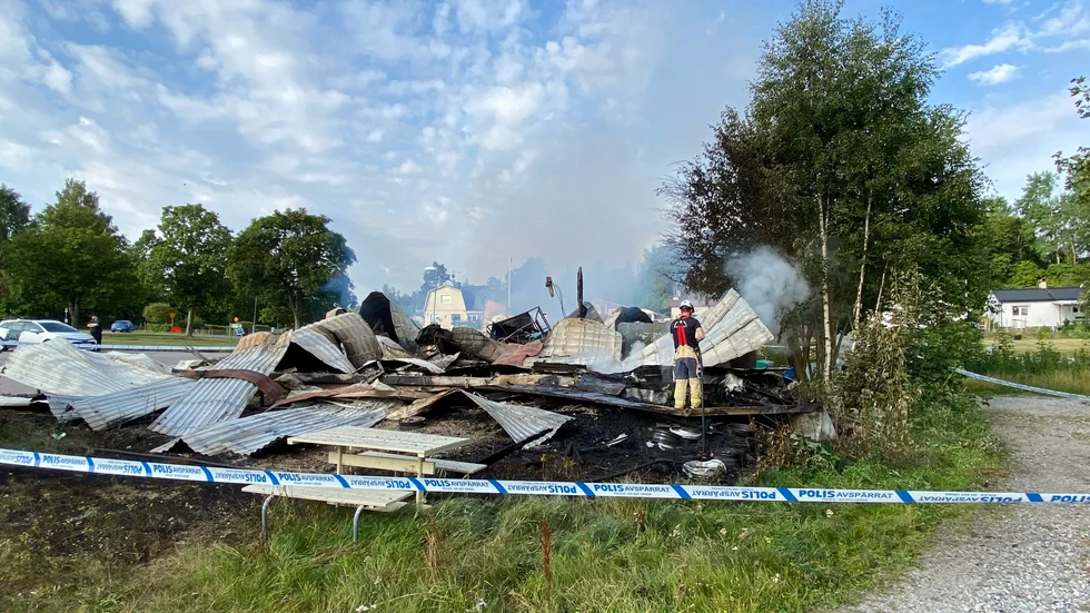 Polisen ska genomföra en teknisk undersökning på brandplatsen när det är möjligt.
