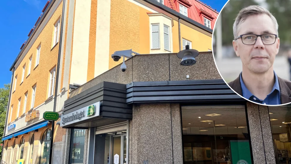 Kommunstyrelsens ordförande, Johan Söderberg (S), tycker att det är bra att kameraövervakning har införts utanför Systembolaget. 