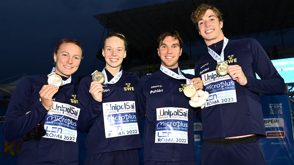 Sveriges bronslag i mixedlagkappen, 4x100 meter fritt: Sarah Sjöström, Louise Hansson, Robin Hanson och Björn Seeliger.