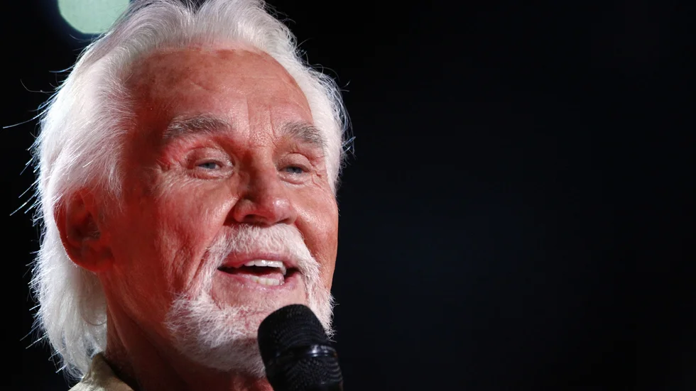 Kenny Rogers uppträder 2013 i Nashville. Arkivbild.
