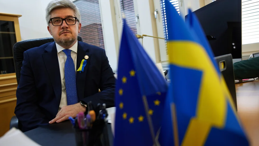 Ukrainas ambassadör Andrii Plakhotniuk följer utvecklingen från landets ambassad på Lidingö utanför Stockholm. Arkivbild.