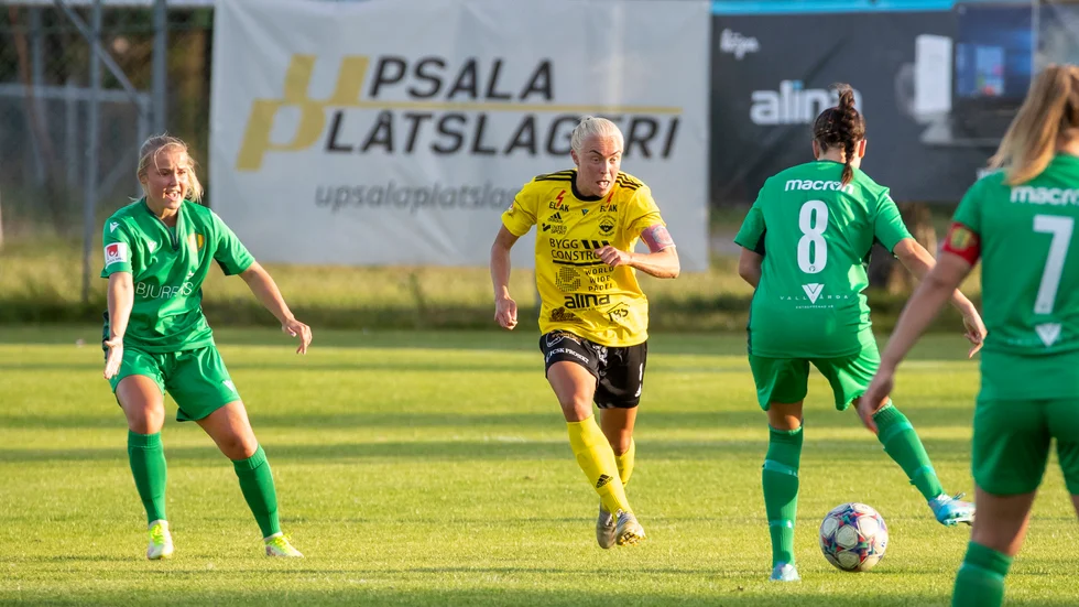 Gusks lagkapten Sofia Fors klev av skadad i cupmatchen mot Bollstanäs.
