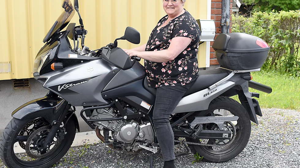 När Elisabeth var utbränd återupptog hon sitt gamla intresse för motorcyklar.