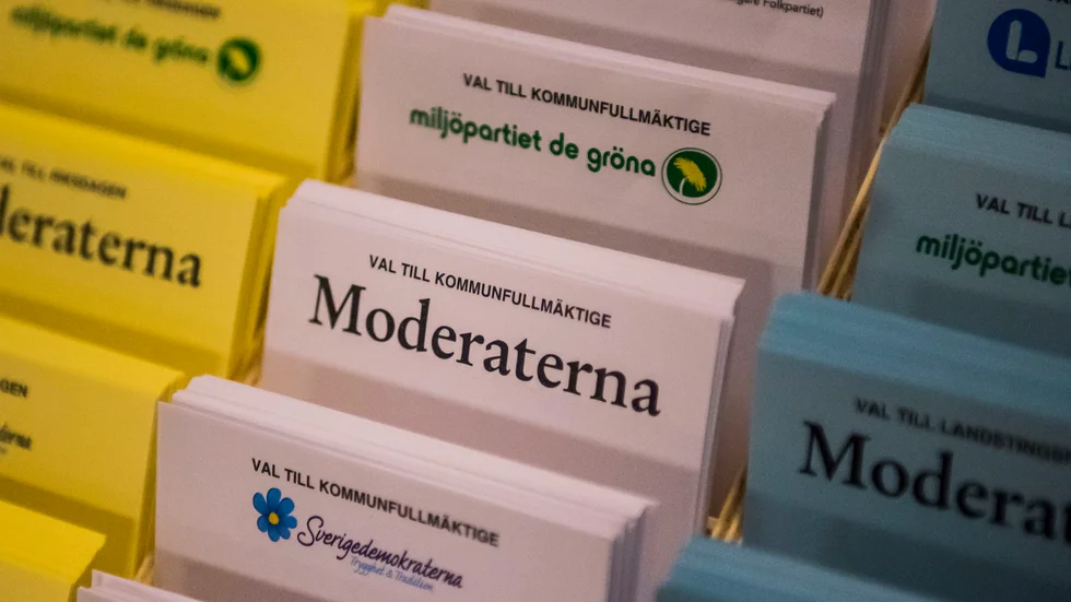 De etablerade partierna har begränsat medborgarnas inflytande och utökat sitt eget. De har själva utformat valsystemet för att säkra sina maktpositioner.