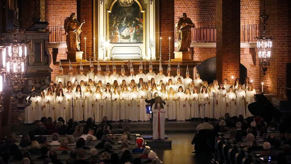 Stämningsfull Lucia i Klosters kyrka