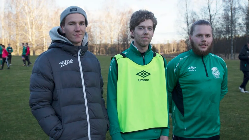 Nyförvärven Anton Eriksson från Värmbol och målvakten Robin Pettersson från KSK flankerar Patric Söderberg.