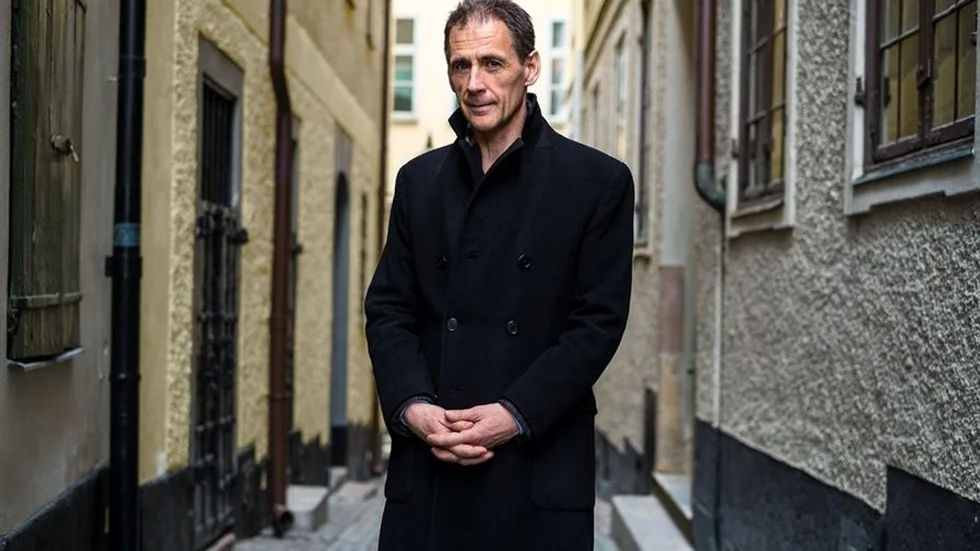 David Lagercrantz "Mannen som sökte sin skugga" är underhållande och spännande samtidigt som den väcker funderingar om vad som formar en människa.