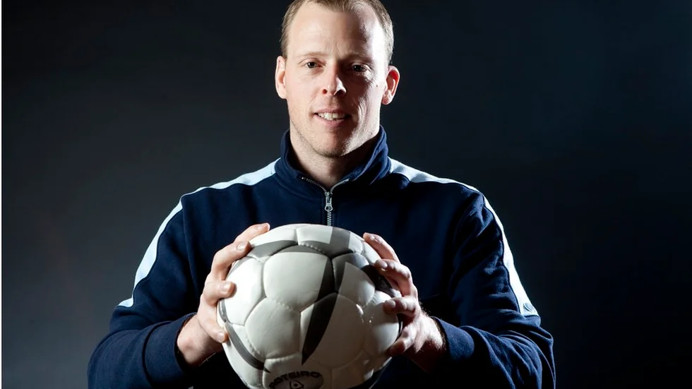 Det här är kanske det blivande A-laget i KIB om några år och om de kommer att ha Daniel ”Dojan” Jävergren som tränare då också är väl inte omöjligt. I helgen ska de spela cup i Duveholmshallen och en sak är säker när ”Dojan” leder ett lag – alla kommer att få spela. ”Jag har aldrig någonsin toppat ett lag i den här åldern” FOTO: RONNY FALCK