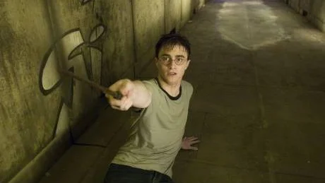 Kriget i Ukraina gör att lördagens konsertföreställning om Harry Potters magiska värld har flyttats till våren 2023.