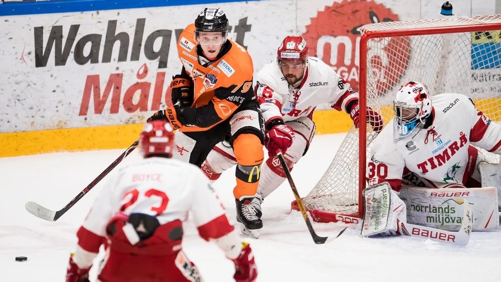 Strängnäsfostrade Emil Lundberg kommer inte att spela vidare i Karlskrona efter degraderingen till Allsvenskan.