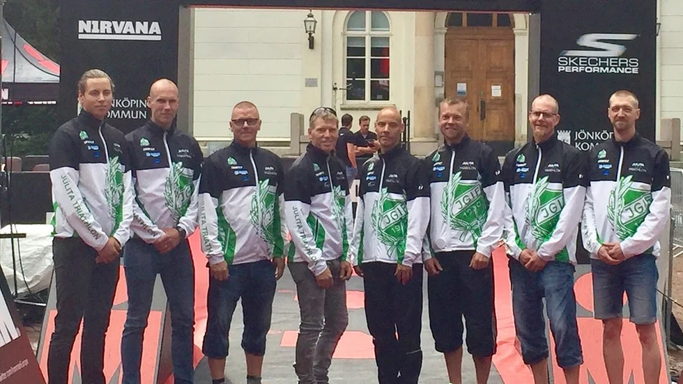 Julita triathlons deltagare i tävlingen i Jönköping, från vänster Tim Nordlöf, Mikael Kjellander, Benny Goldén, Roger Culmsee, Mikael Karlsson, Fredrik Schollin Borg, Pär Skoog och Johnny Strand.