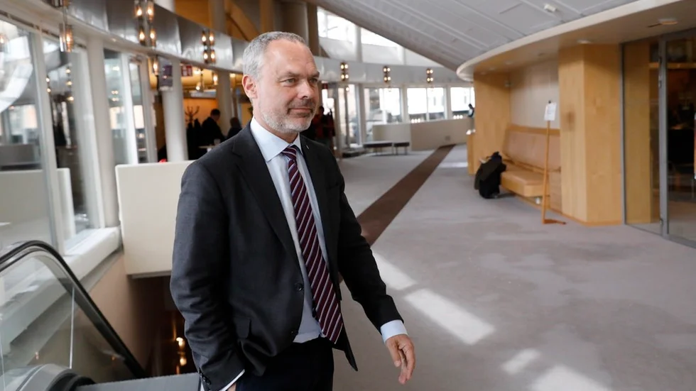 Jan Björklund bör sluta med sin hårda retorik mot de unga afghanerna och gå tillbaka till det han sa förra året.