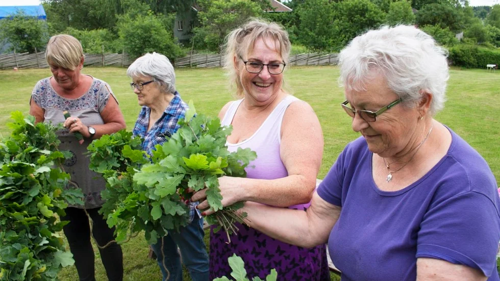 Lena Eriksson och Hjördis Gustavsson med generationsföreningsmedlemmarna Maria Ridell tillsammans med dottern Monika Ridell. Hennes dotter Linda Ridell var också på plats.
