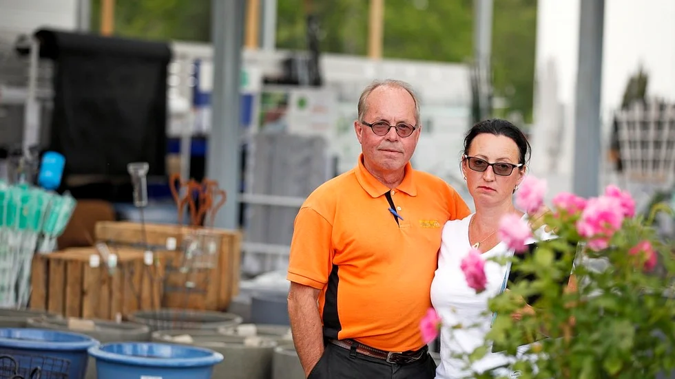 Bert Carreman och Anna Carreman Strzeszewska driver Solberga blommor. De tycker inte att företag i kommunen hanteras på lika villkor.