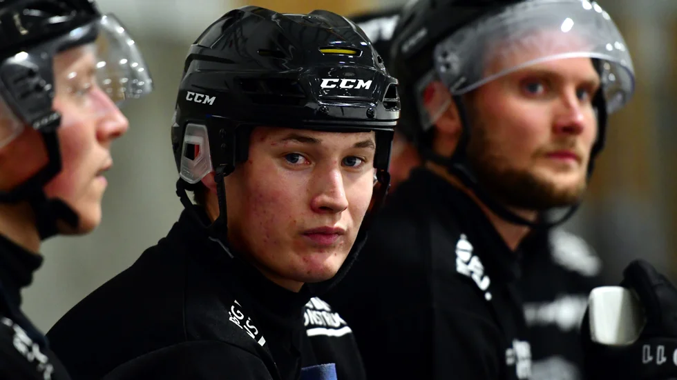 Noa Djäkner under ett träningspass med Sirius. Nu väljer han att bryta kontraktet med Uppsalaklubben.