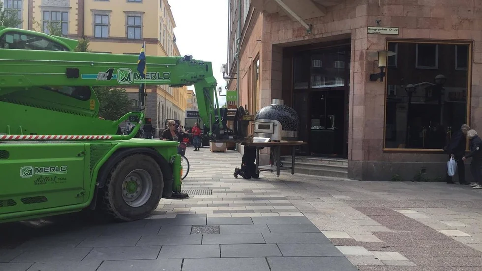 På torsdagen fraktades delar av inkråmet bort från Redfellas i Eskilstuna.