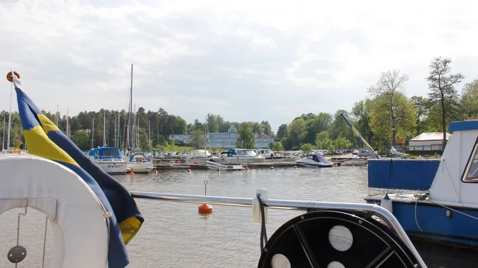 En berusad kvinna gav sig ut i båt från gästhamnen i Sundbyholm på måndagskvällen. Det här fotot togs sommaren 2014.