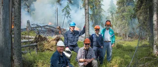 Här tänder de på skogen mitt i torkan