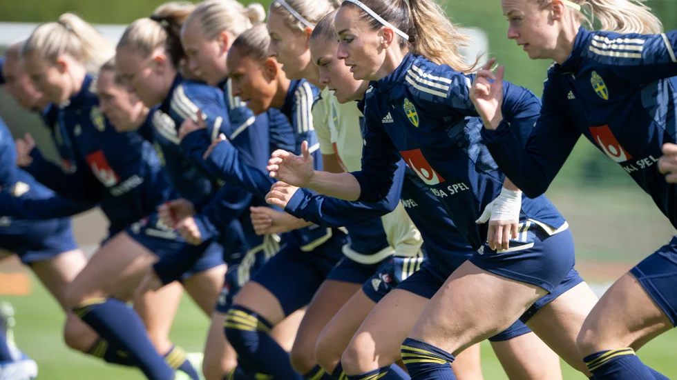 Sveriges fotbollsdamer, här under veckans landslagssamling i Visby inför nästa veckas VM-kvalmatcher, har flera tuffa landskamper framför sig i höst.
