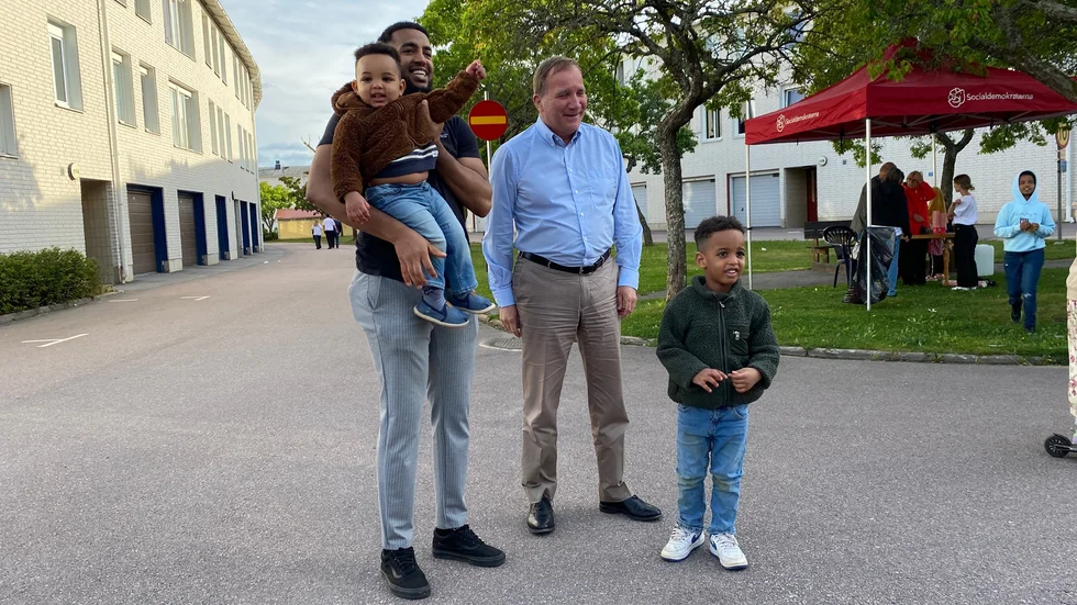 Rashid Hassan med sönerna Noah och Nadir: ”Ett minne för livet, när de blir stora kan de se att de har tagit en bild med en tidigare statsminister”
