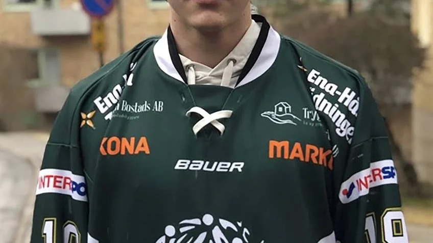 Meriterad. Eric Berkerud är en meriterad ung spelare som nu alltså är klar för spel i ESK Hockey.