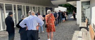 Akut brist på valarbetare i Enköping – tvingas blixtutbilda • Inga nya röstkort trots fel adresser