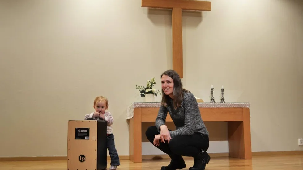 Advent. Camilla Axelsson är pastor i Pingstkyrkan i Hultsfred och för henne är advent en viktig högtid. Med på bilden är Camillas dotter Noelle.