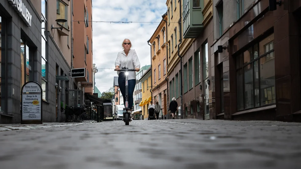 "Nu börjar vi faktiskt se att elsparkcykelbolagen börjar ta till sig det här", säger Muharrem Demirok (C).