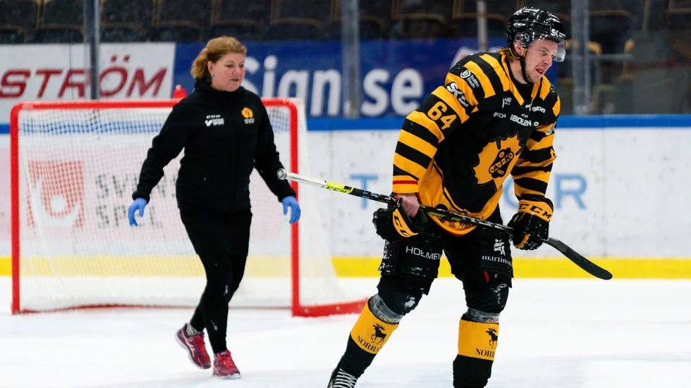 Jonathan Pudas var på is med laget under onsdagen. Det ser hoppfullt ut med till SHL-premiären om två veckor.