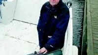 Nystart. Fem entreprenörer hjälps åt med att köra helgturerna framöver. Skärgårdsbon Tomas Liew, medlem i Mellanskärgårdens intresseförening, tycker att det är bra. Turerna behövs. Foto: Anders Steiner