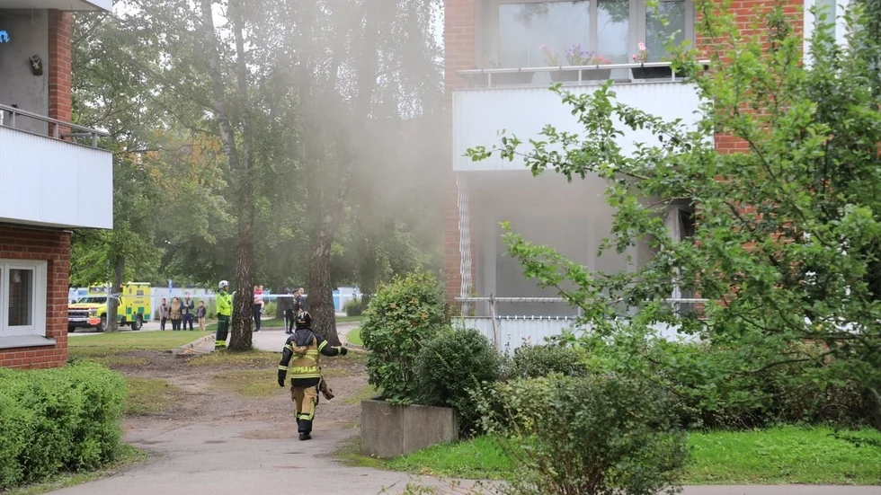 Brand i flerfamiljshus i Valsätra under lördagsmorgonen. 