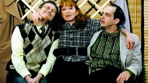 "Blixtrevision i Eninge". Panikteatern kommer till Blackstad med pjäsen "Blixtrevision i Eninge". Ronald Brandel, Maud Nyberg, Per-Anders Strand spelar huvudrollerna.Foto: Panikteatern