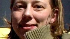 Skärgårdsentreprenör. Lina Johansson driver café och butik på Hasselö. Hon anser att en servicebyggnad på ön skulle vara till stor nytta för campare och andra ö-besökare.