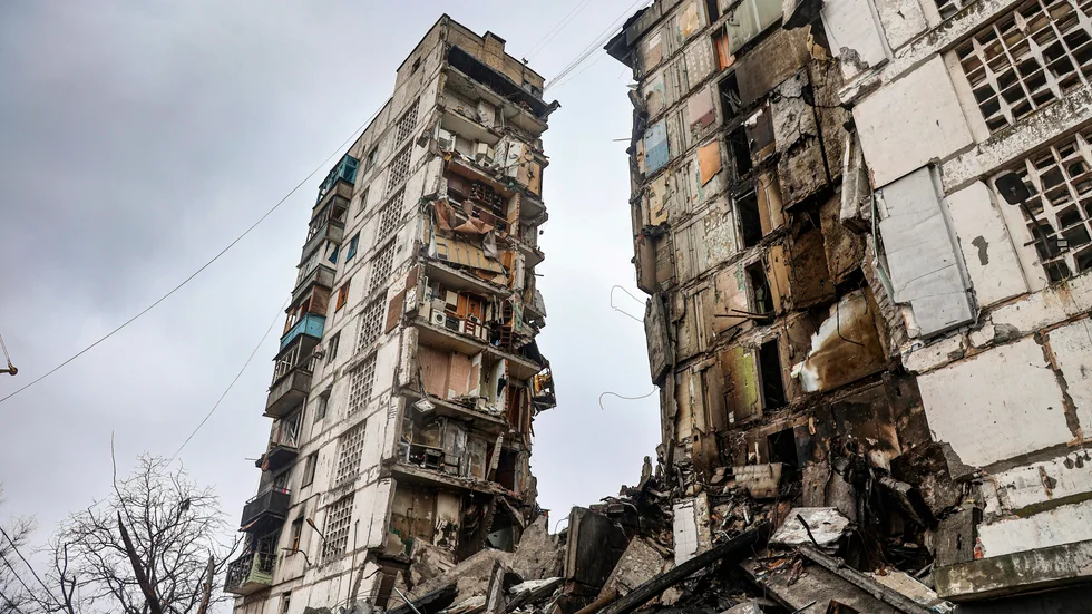 "Man tycker att det är så in i helvete fel det som händer" skriver insändarskribenten. Bilden är från Mariupol i april.
