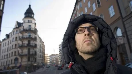 "Bättre tidsdokument än en bostadsrättsannons finns inte. I dag finns inte en enda bok, inte en enda ägodel som är personlig eller har historia på bilderna. Där har du allting som speglar vår tid: materialism, konformism och anti-intellektualism", säger Johan Kling.Foto: Fredrik Sandberg/Scanpix
