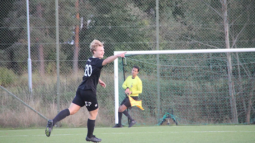 Nelton Beckeld gav Fanna ledningen mot Spånga, men Fanna tappade till en tung förlust med 2-4. 