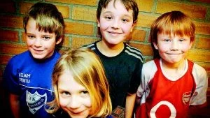 DM-deltagare. Fyra unga brottare från Västerviks Brottarklubb som i morgon tävlar i DM på hemmaplan. Bakre raden från vänster: Viktor Hellman, Viktor Jonsson och Nils Alfonsson. Längst fram: Filip Gustavsson. Foto: MATILDA AHL
